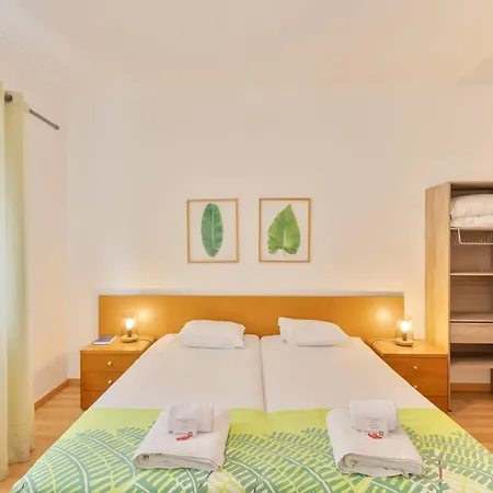 Abla Guest house Carcavelos (Lisbon)