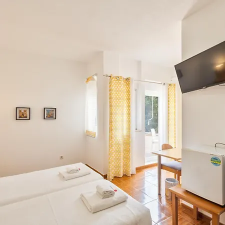 Abla Pensión 4*